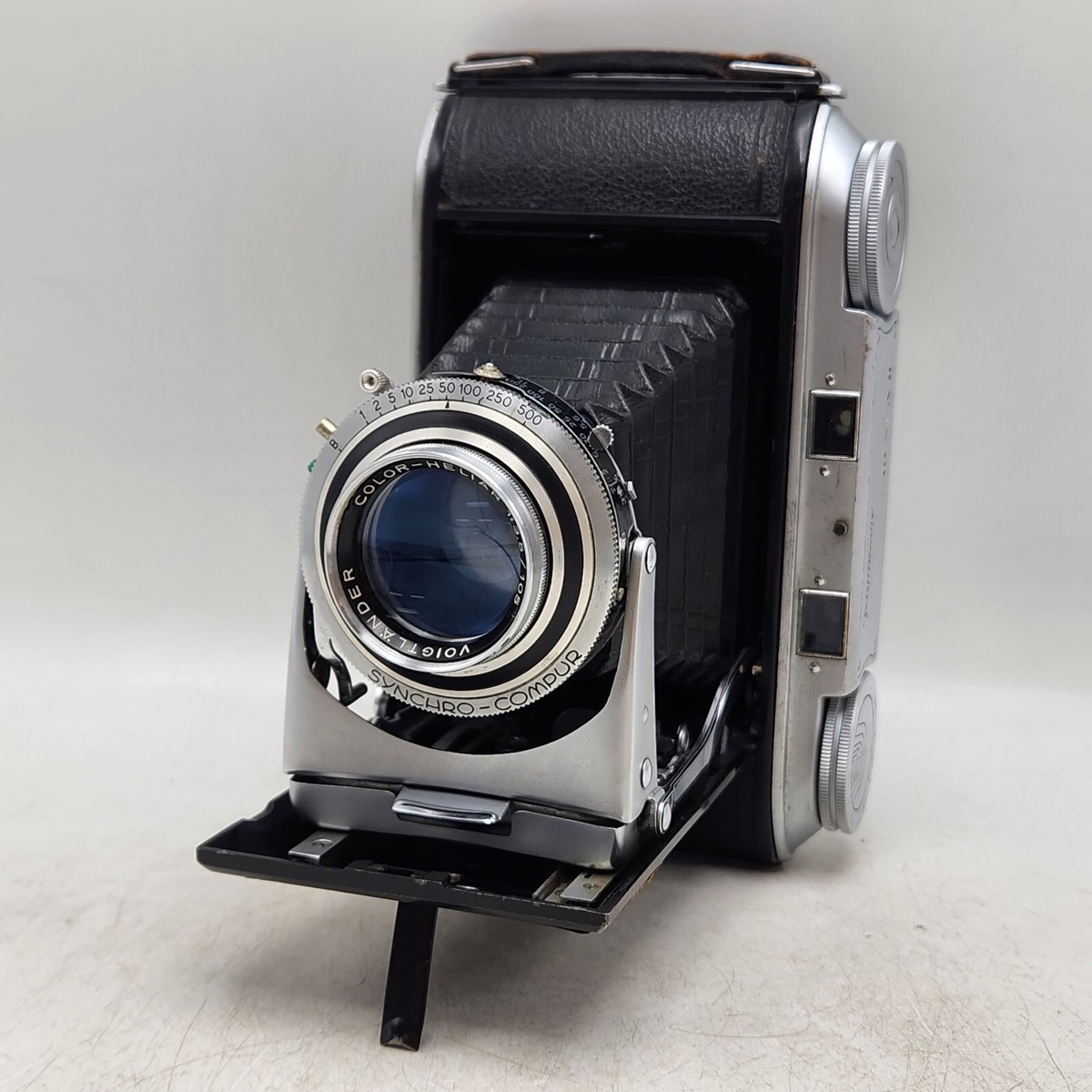 Voigtlander Bessa II 120 Film Rangefinder Camera w/ Color Heliar
