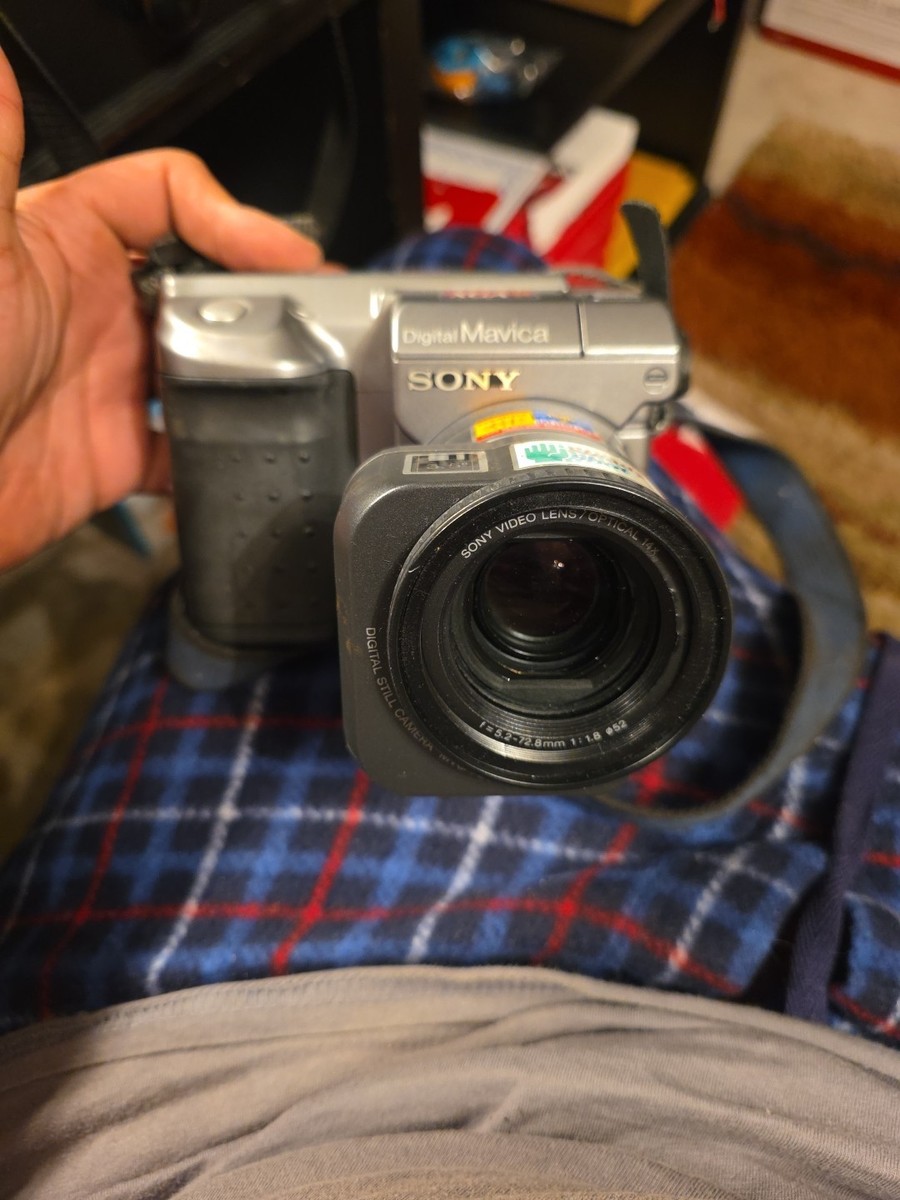 Sony Mavica MVC-FD91 0.8MP Digital Camera - Black & Metallic