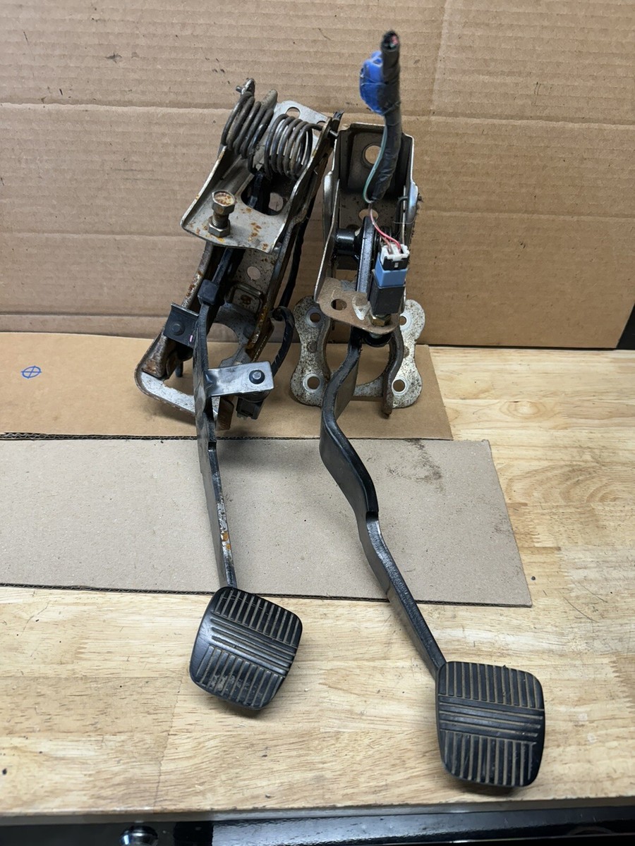 98-04 Nissan Frontier Xterra Manual trans Pedal assembly Brake