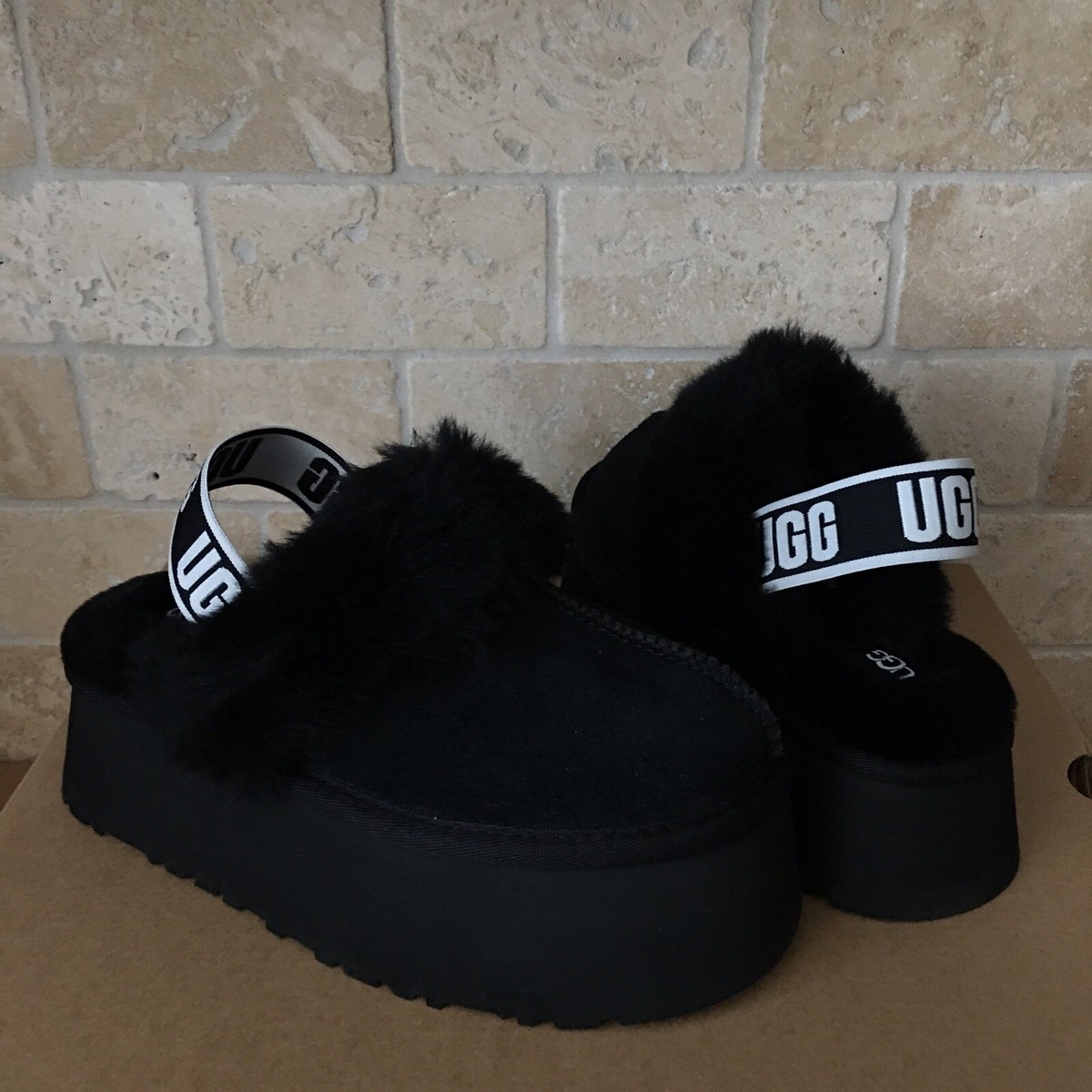 UGG FUNKETTE BLACK FLUFF SLIDE PLATFORM SLIPPER SANDALS SIZE US 9