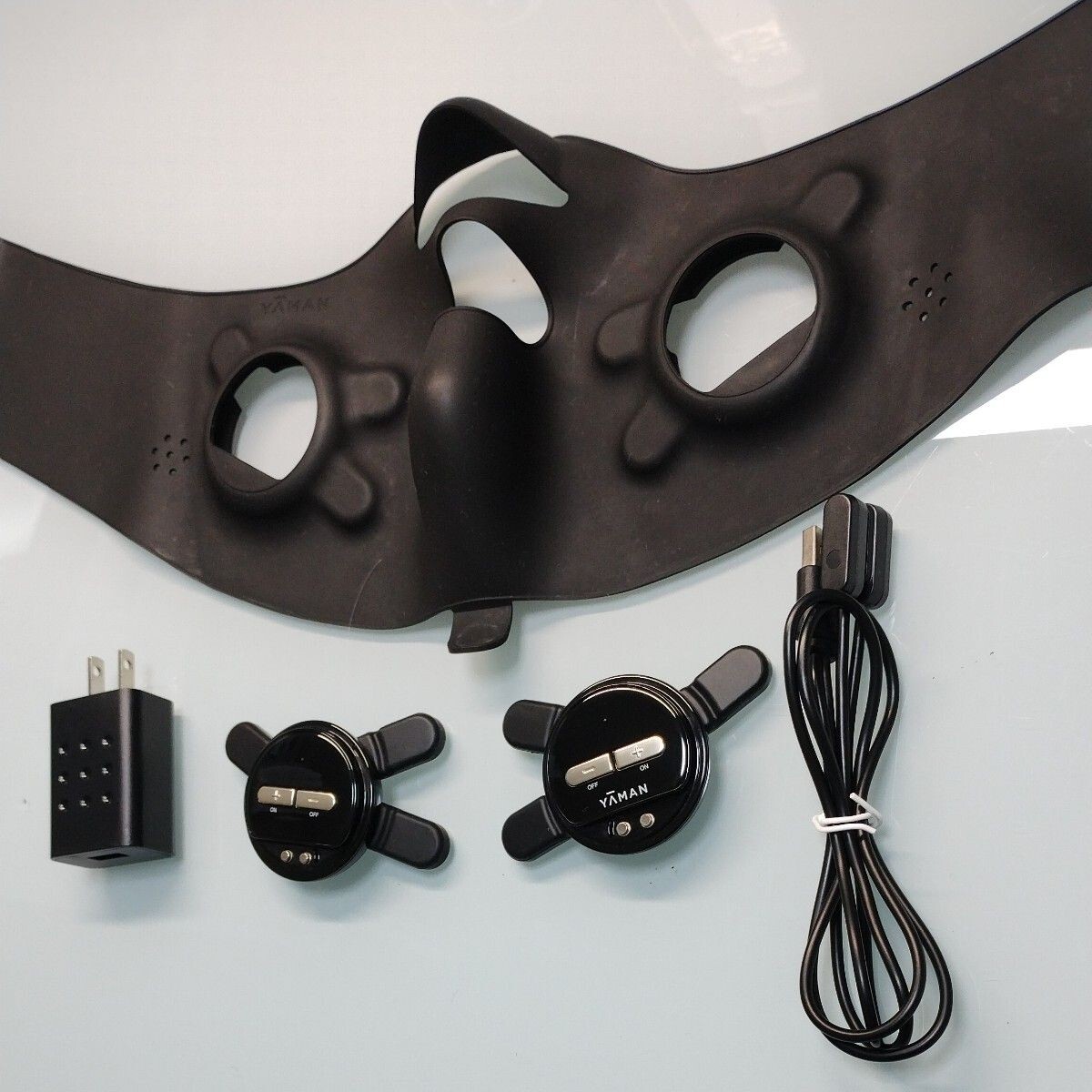 YA-MAN Medilift Plus EPM-18BB Black Facial Beauty Device for Skin