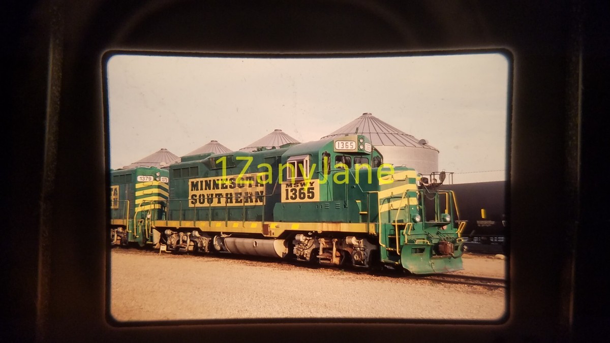 23515 TRAIN ENGINE LOCOMOTIVE 35MM SLIDE MSWY 1365 LUVERNE MN