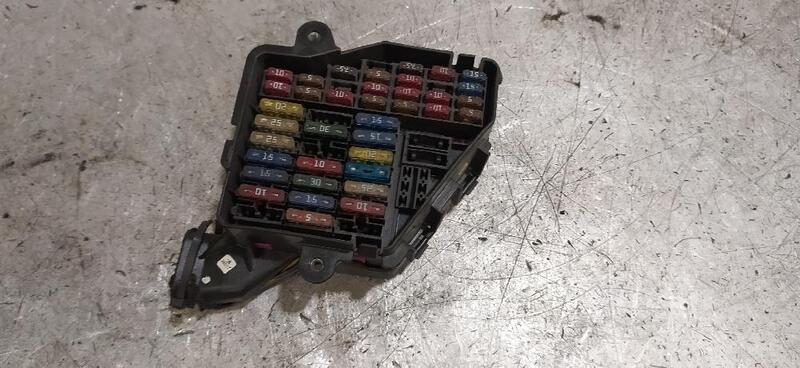 fuse box for VOLKSWAGEN GOLF IV BERLINA (1J1) 25 ANIVERSARIO 1997