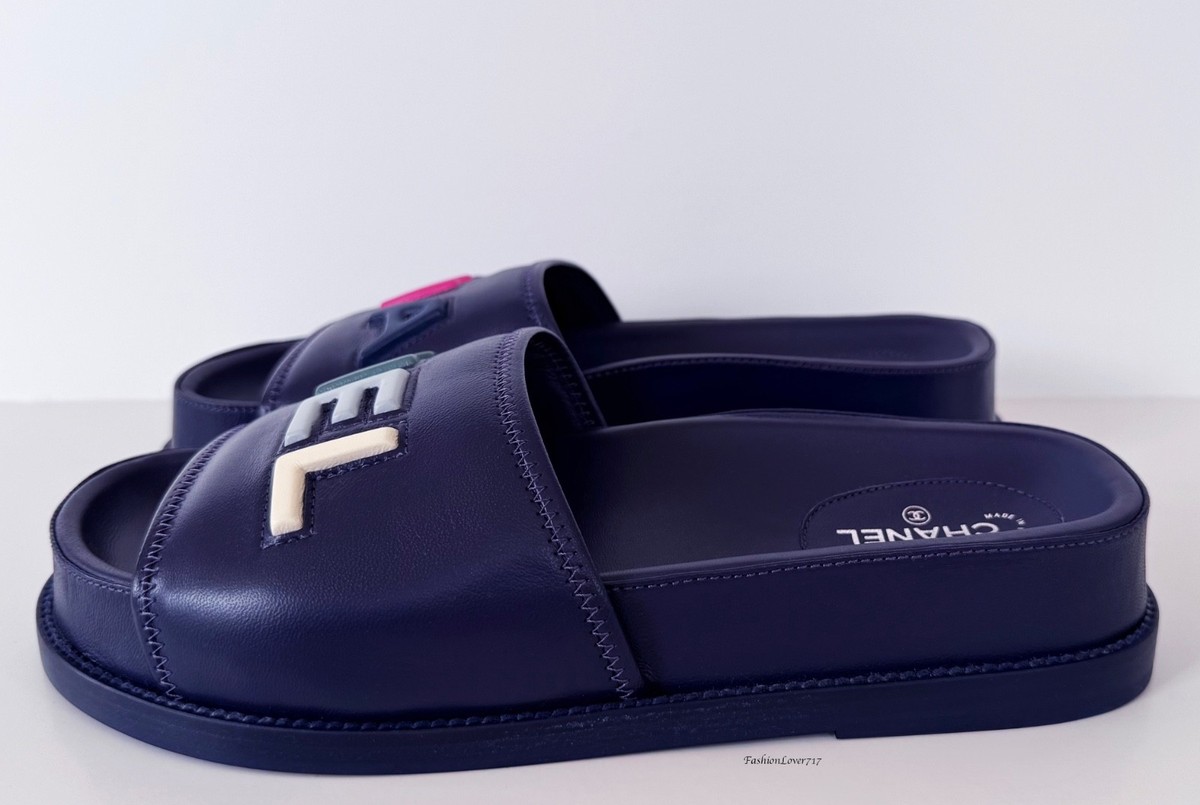 NEW 22S CHANEL NAVY BLUE MULTICOLOR LEATHER CC MULES SLIDES FLATS