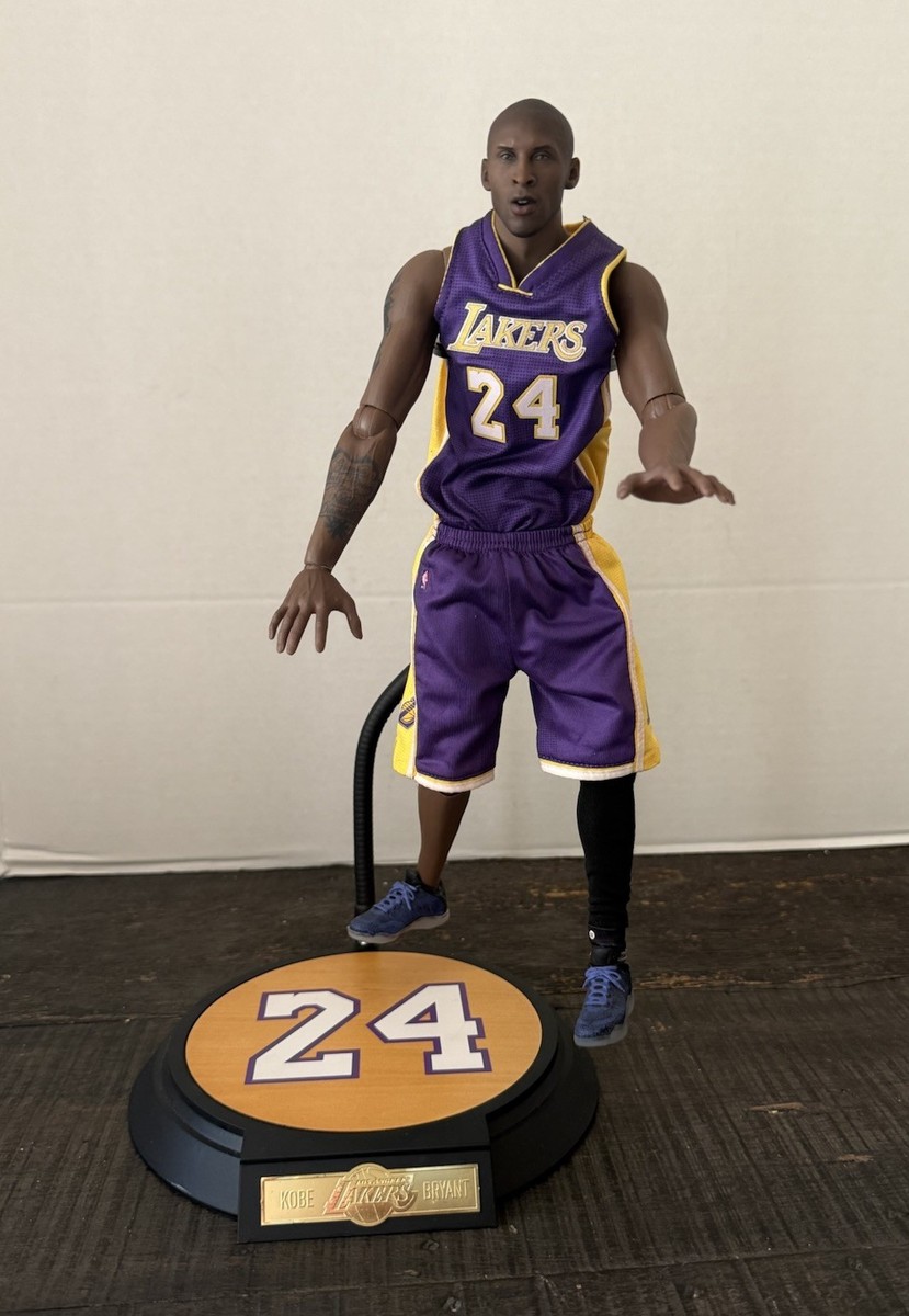Enterbay LA Lakers Masterpiece Kobe Bryant #24 1:6 Scale Collector