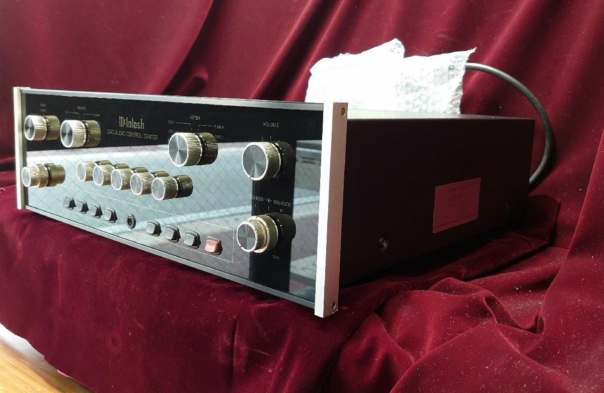 McIntosh C40 Audio Control Center Preamplifier AC100V Working