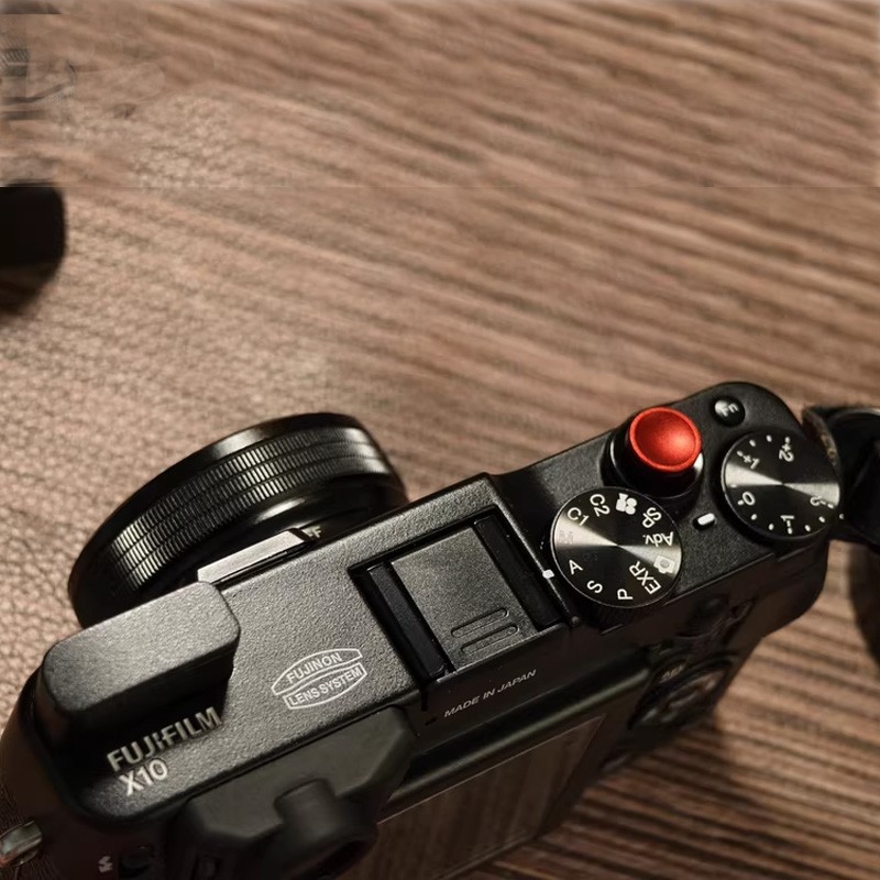 FUJIFILM X10 12MP Digital Camera with 12 Megapixel Optical Zoom