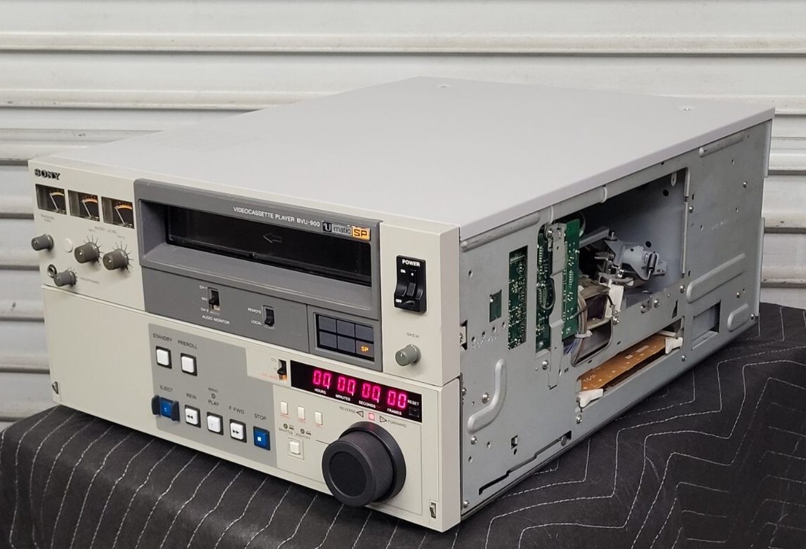 SONY NTSC BVU-900 U-MATIC SP VIDEO CASSETTE PLAYER w/ 30 Day carry