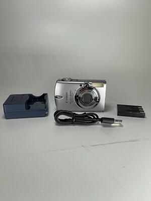 Canon IXUS 700 / PowerShot Digital ELPH SD500 7.1MP Digital Camera
