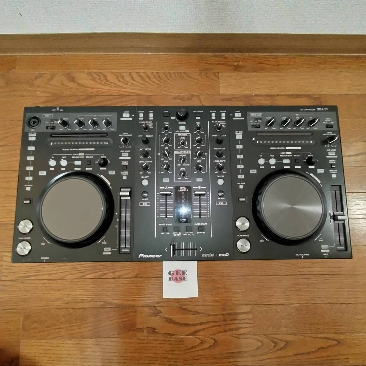PIONEER DDJ-S1 DJ CONTROLLER Professional operability for Serato