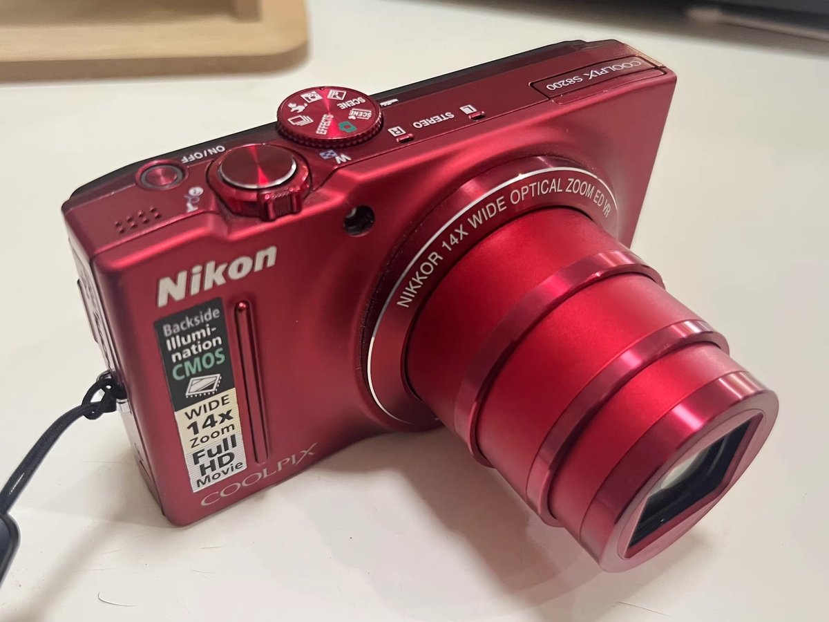 Nikon COOLPIX S8200 16.1MP 14x Optical Zoom Vintage Compact