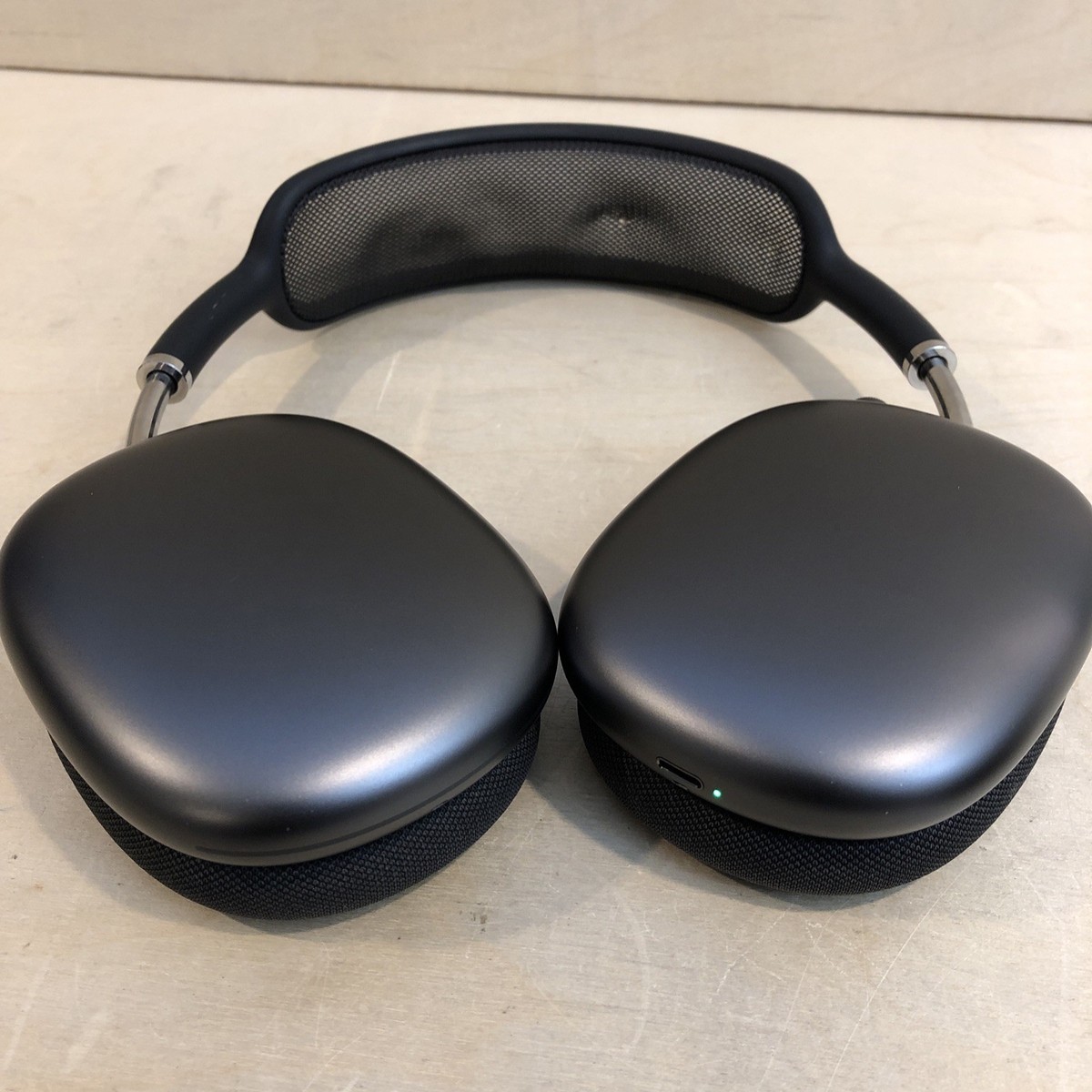 Apple AirPods Max (Lightning) Wireless Headphones w Smart Case