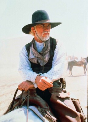 Lonesome Dove Tommy Lee Jones as Woodrow F Call on horse 8X10