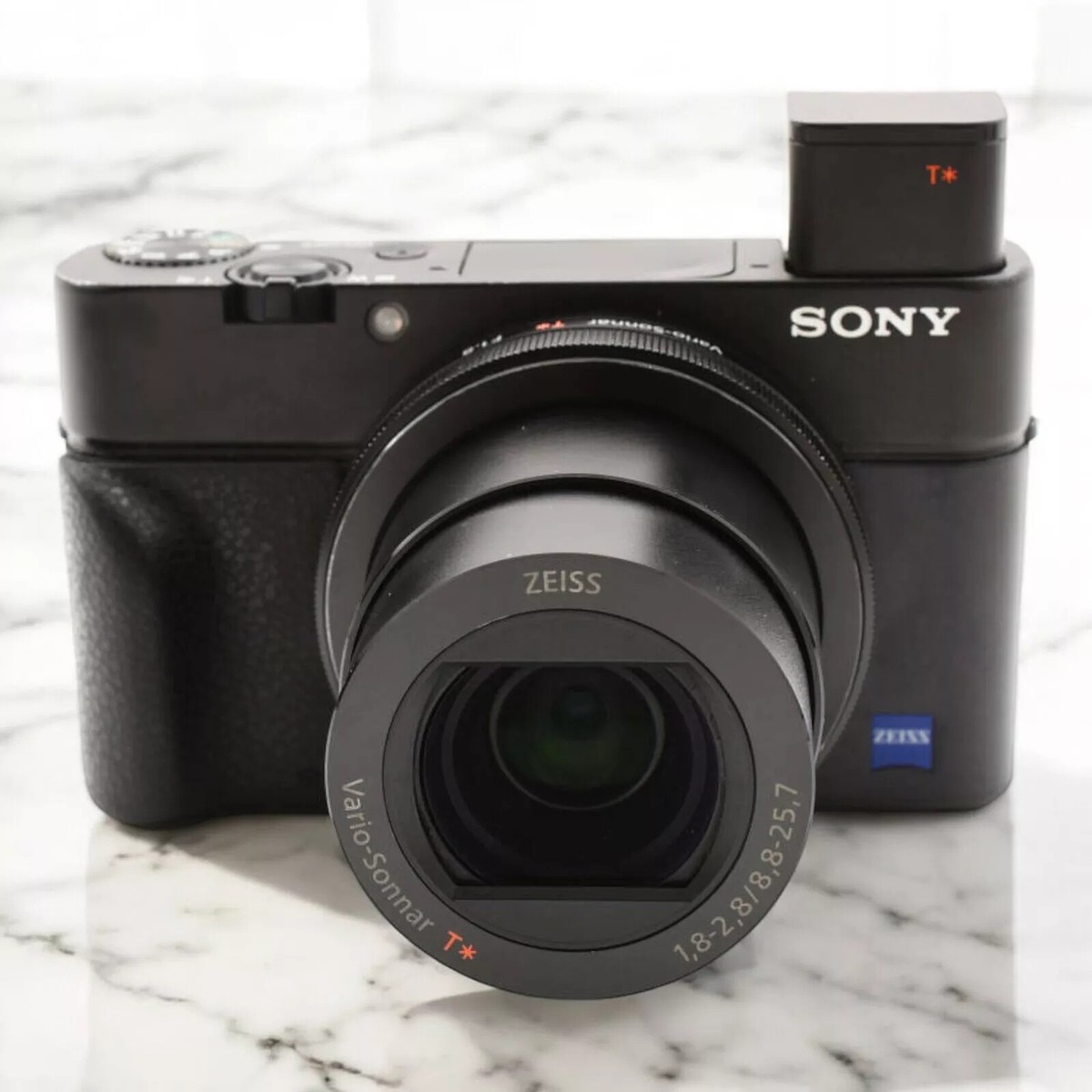 Sony DSC-RX100 III RX100M3 20.1 MP SLR Digital Camera Built-in