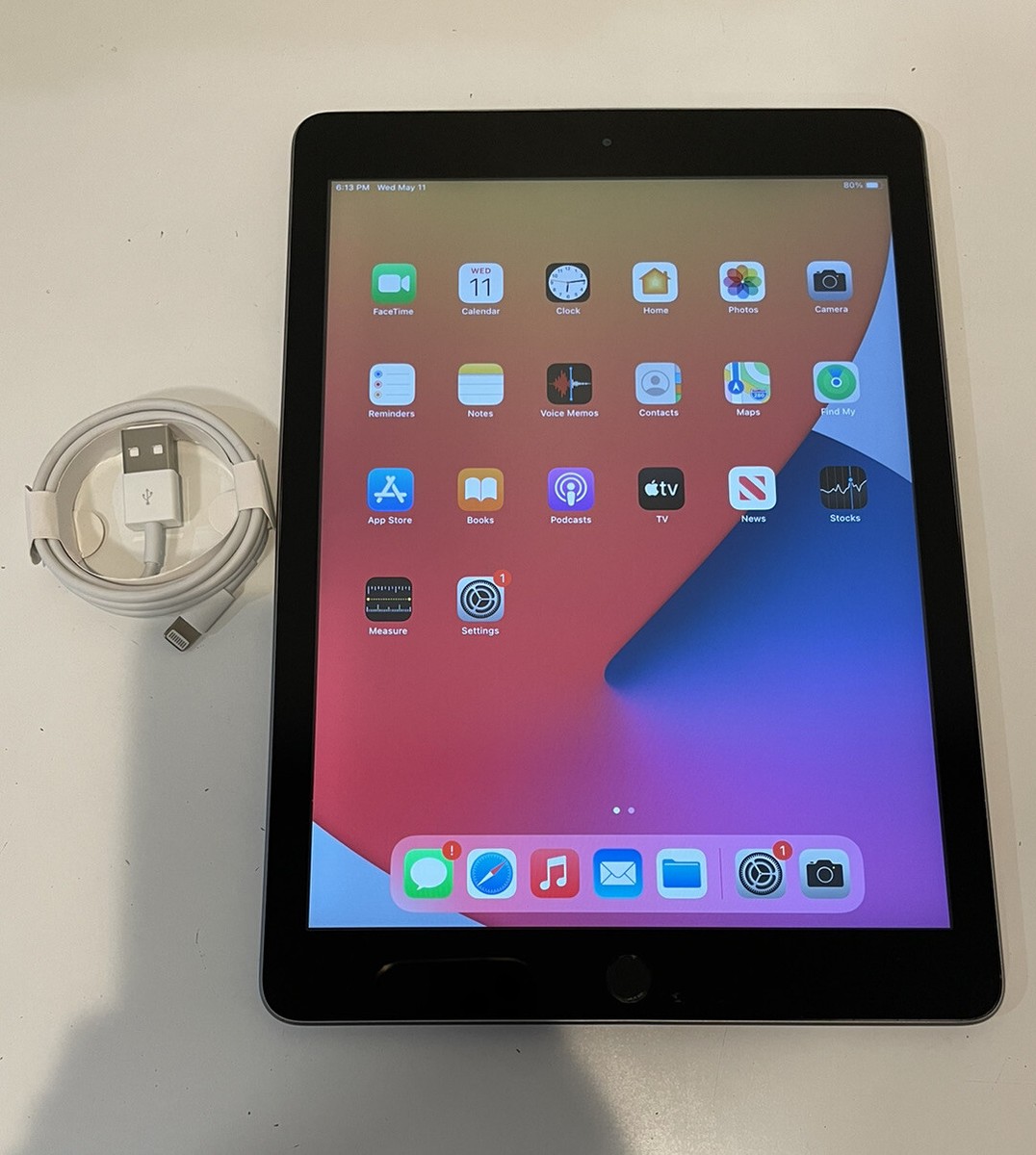 Apple iPad (6th Generation) - 32GB - Wi-Fi, 9.7in - Space Gray