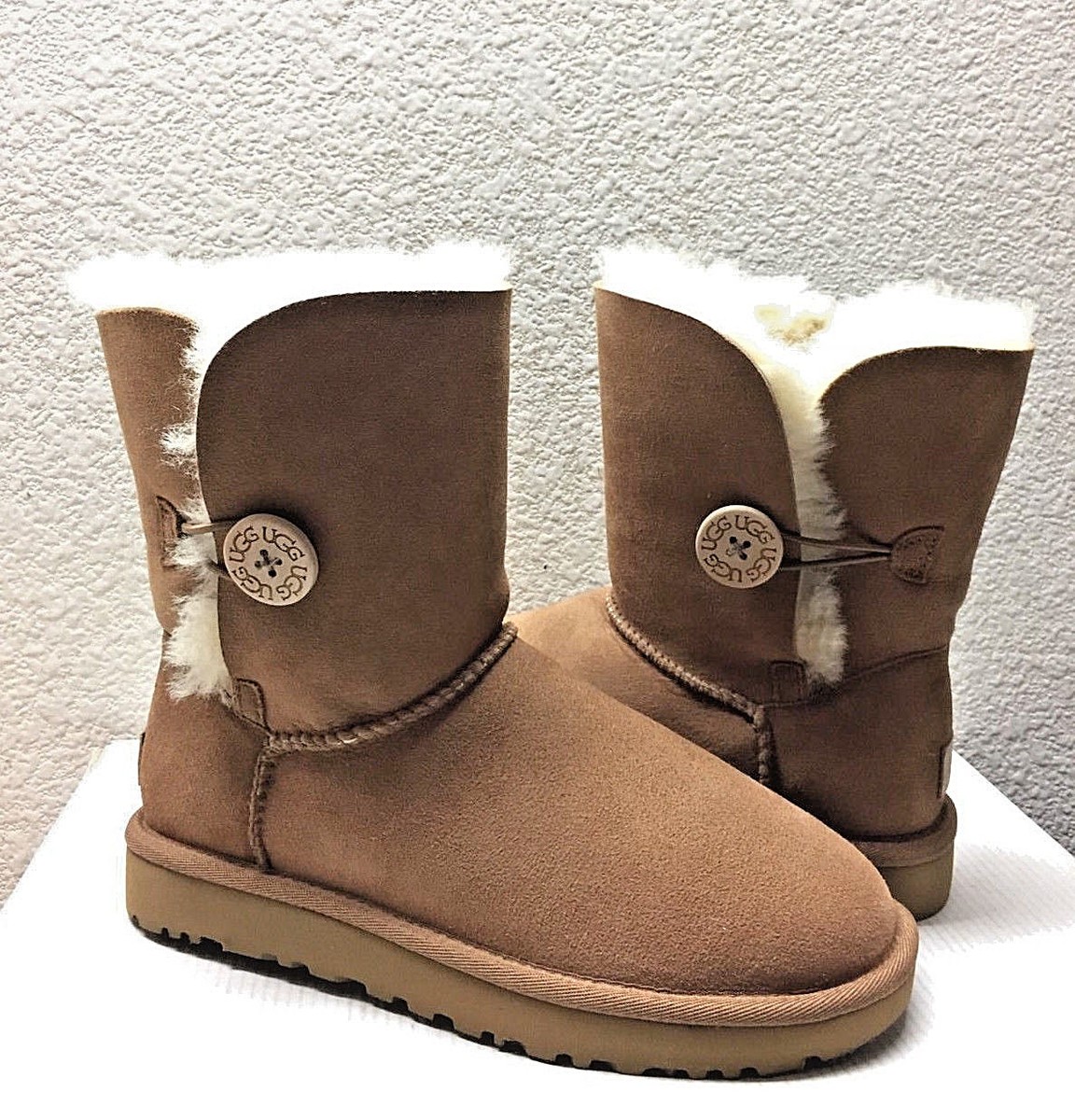 UGG BAILEY BUTTON II SHORT CHESTNUT WOMEN BOOT USA 6 / EU 37 / UK