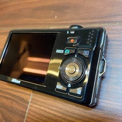 Nikon COOLPIX S6000 14.2MP Digital Camera - Champagne silver for