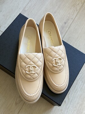 size 38.5C NIB CHANEL Beige Lamb Quilted Flap Turnlock CC Logo