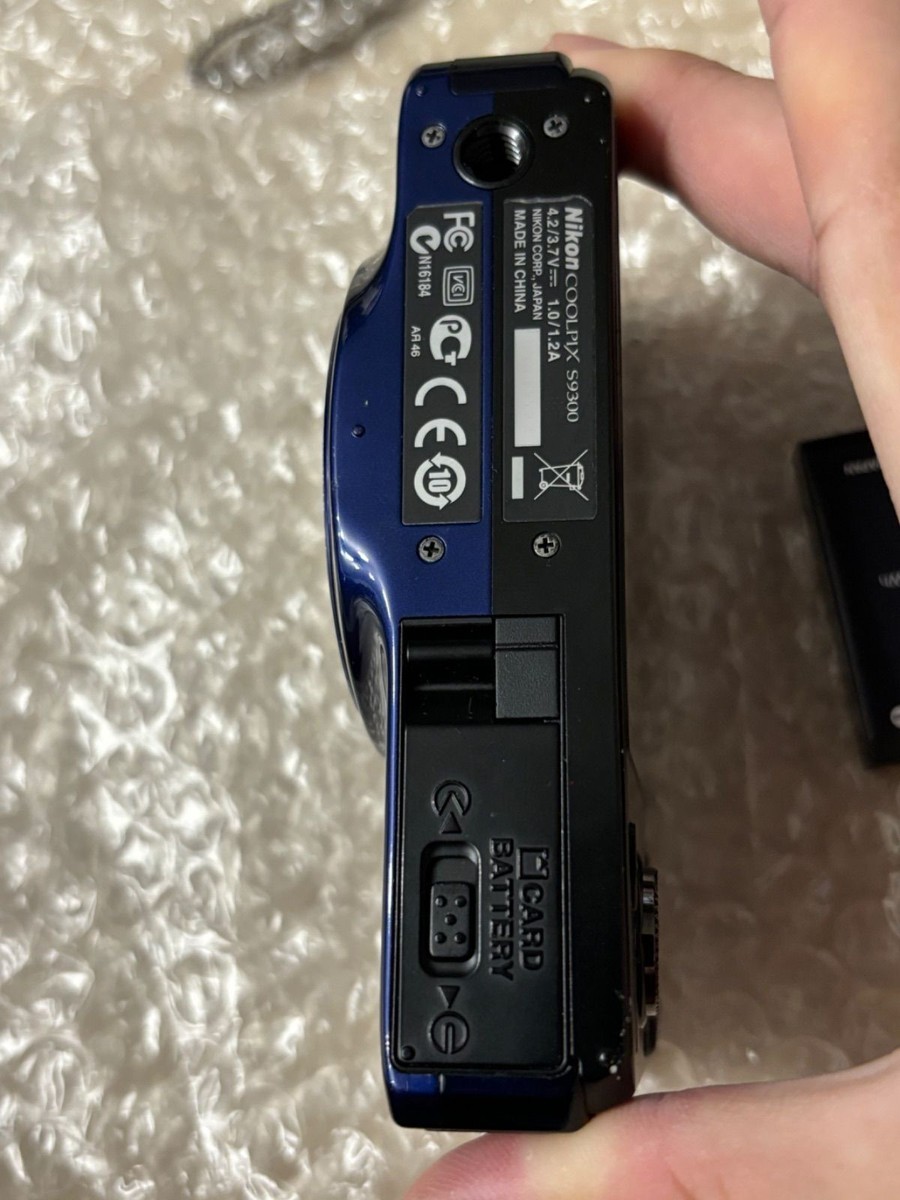 Nikon COOLPIX S9300 16.0MP Digital Camera 18x Optica Zoom Blue