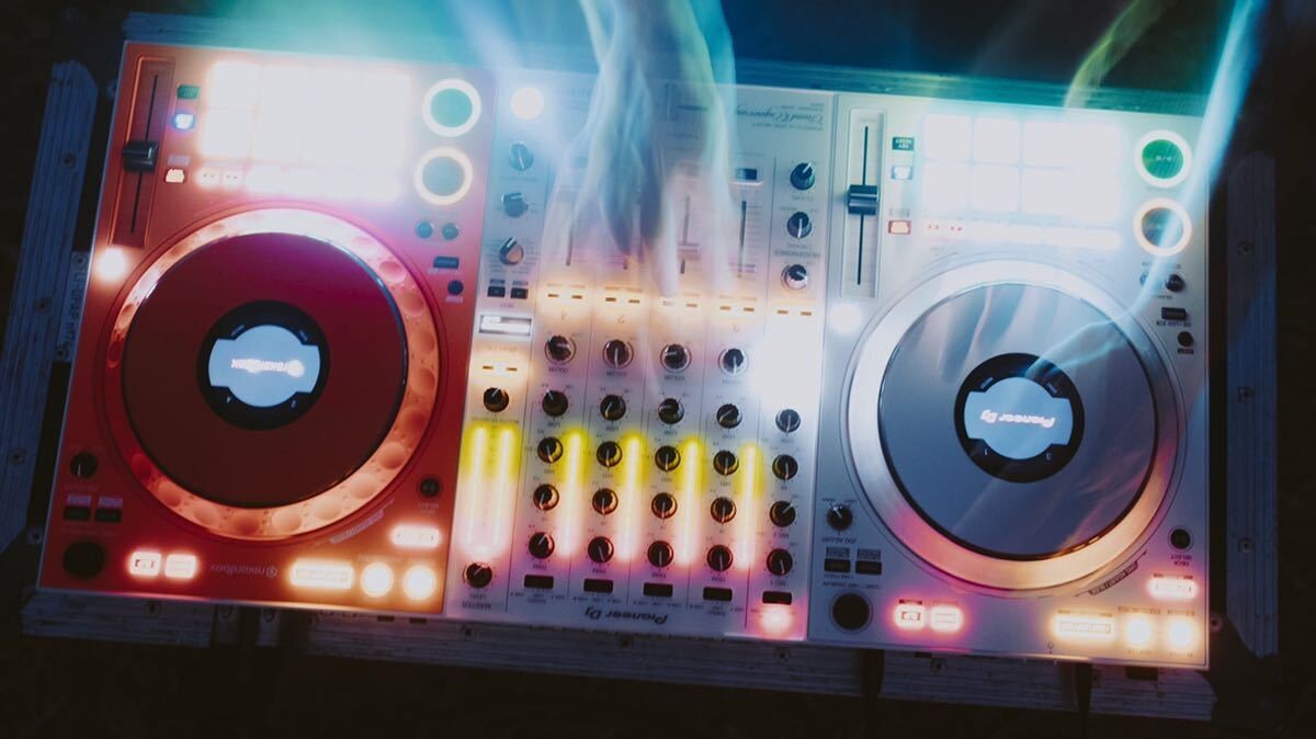 Pioneer DDJ-1000-OW Limited Off-White DJ Controller Only 100 Units