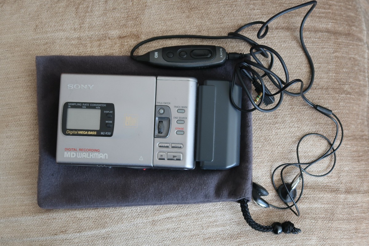 SONY MZ-R30 MINI DISC PLAYER RECORDER IN GREY MADE IN JAPAN A