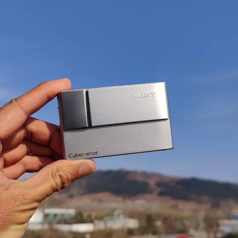 Sony Cyber-shot DSC-T10 7.2MP 3x Optical Zoom Digital Camera-100