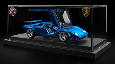 Blue Hot Wheels RLC Exclusive Selections '82 Lamborghini Countach