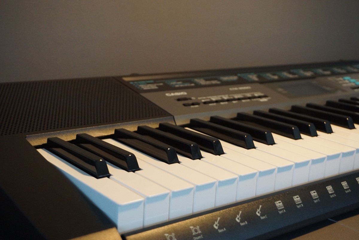 Casio CTK-2550 61 Key Portable Keyboard with App Integration/Dance