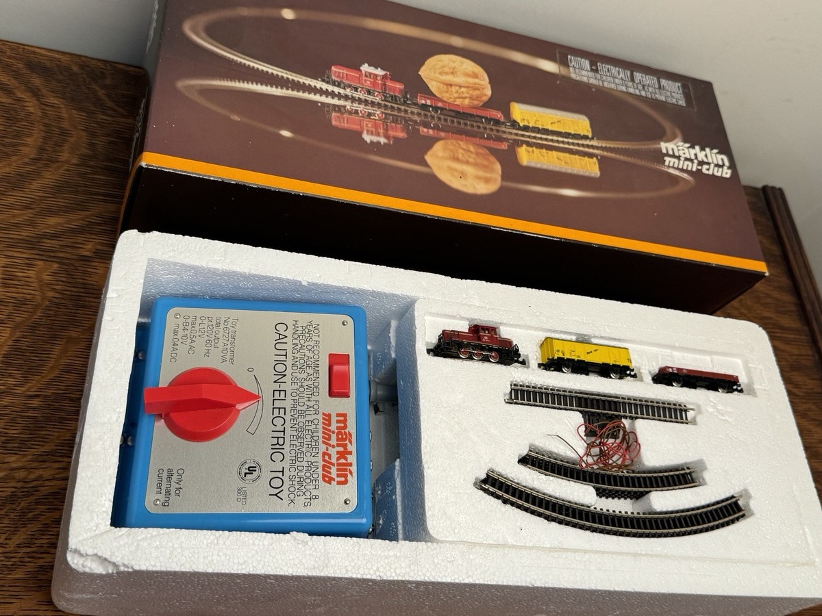 MARKLIN MIINI-CLUB #8172 VINTAGE TRAIN SET Z SCALE MADE IN GERMANY