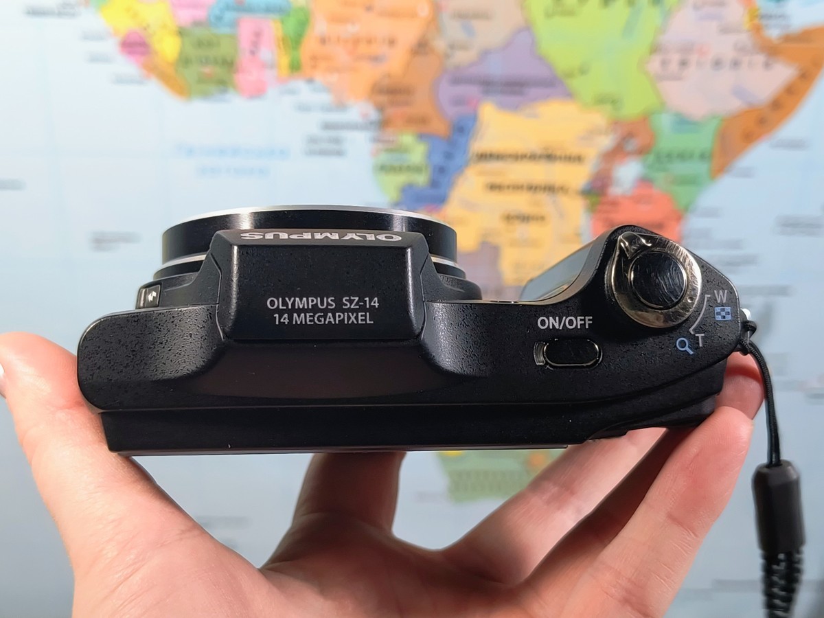 Olympus SZ Series SZ-14 14.0MP Digital Camera - Black Fully