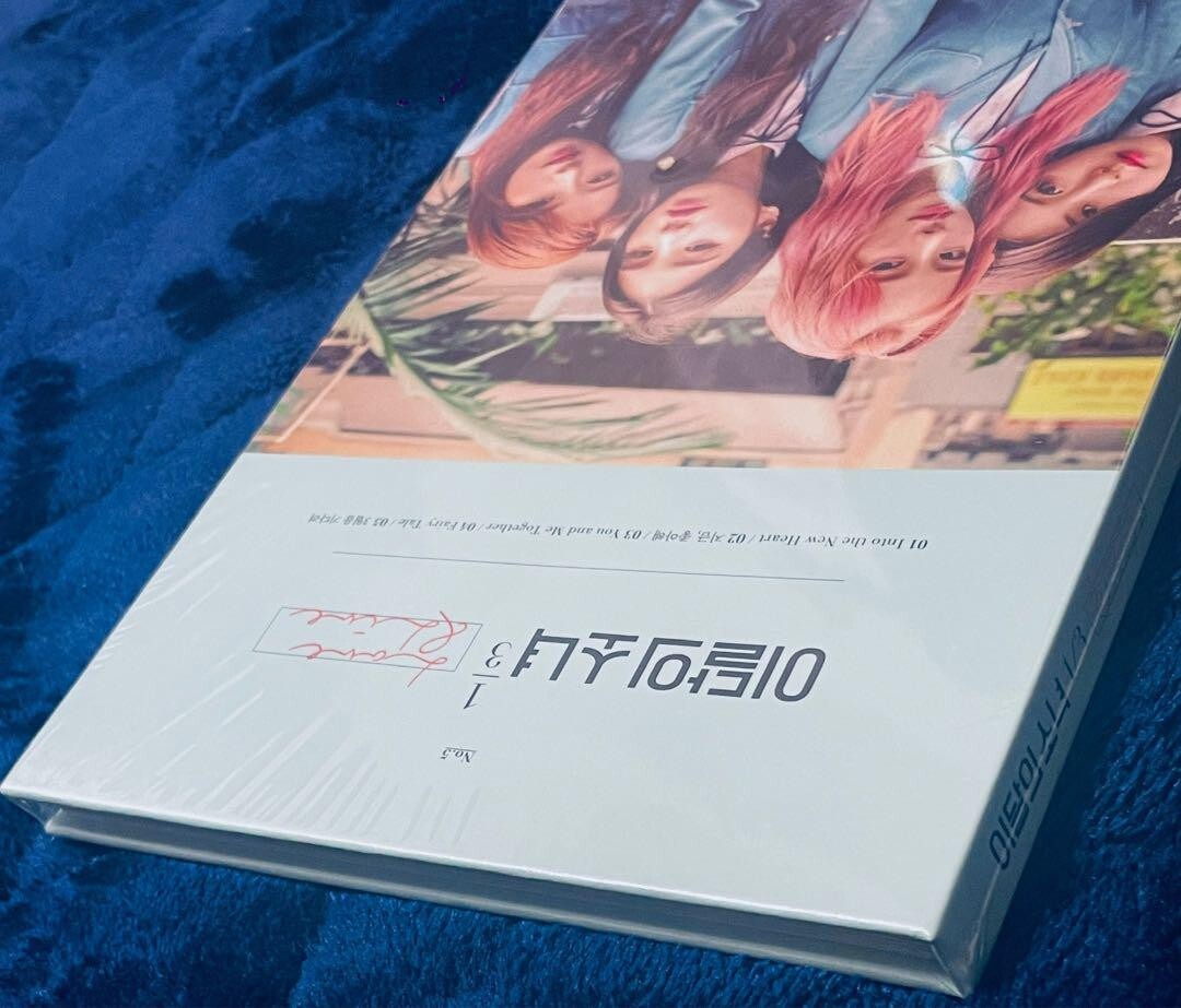 Loona 1/3 Love & Live 1st Mini Album A Version Limited Edition