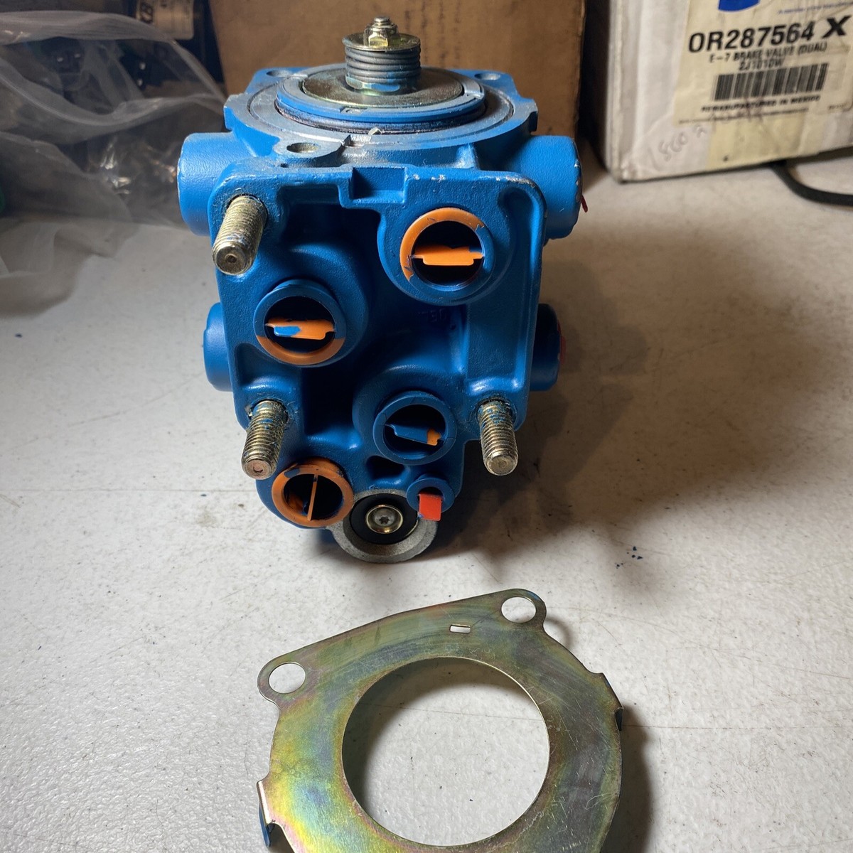 Bendix OR287564 X E-7 Dual Circuit FootBrake Valve (Dual) D2410w