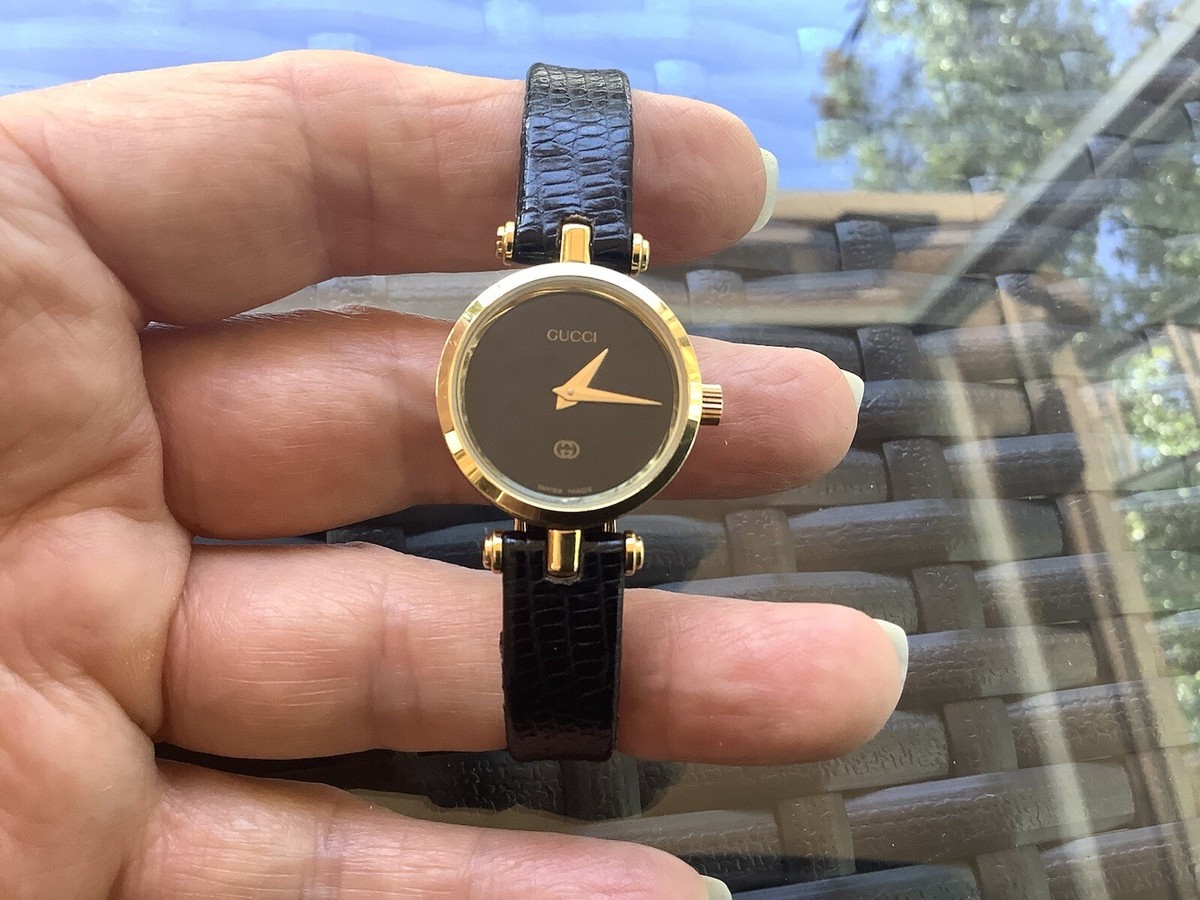 GUCCI LADIES 22MM STACK WATCH BLACK DIAL WITH ORIGINAL LEATHER