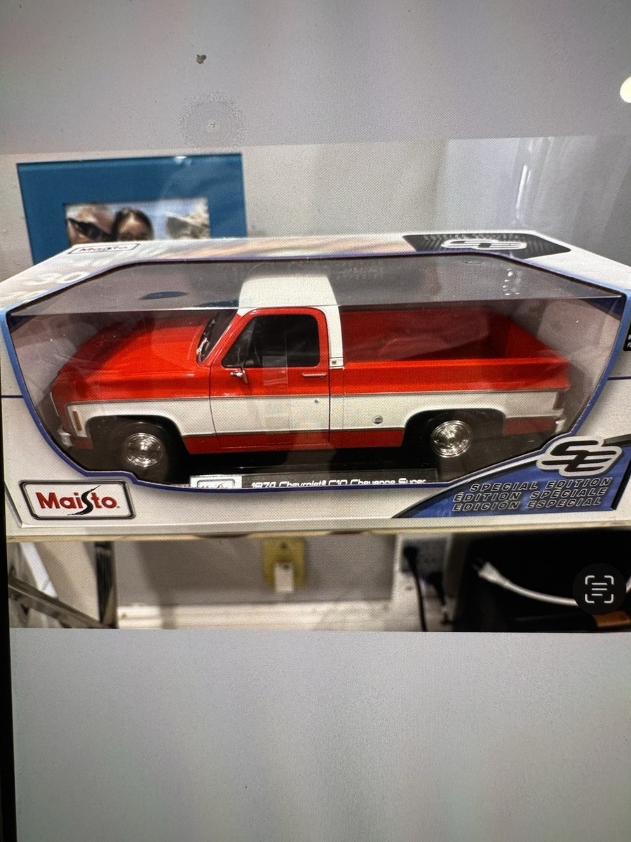 1/18 Diecast Maisto 1974 Chevy C10 Cheyenne Super Pickup truck
