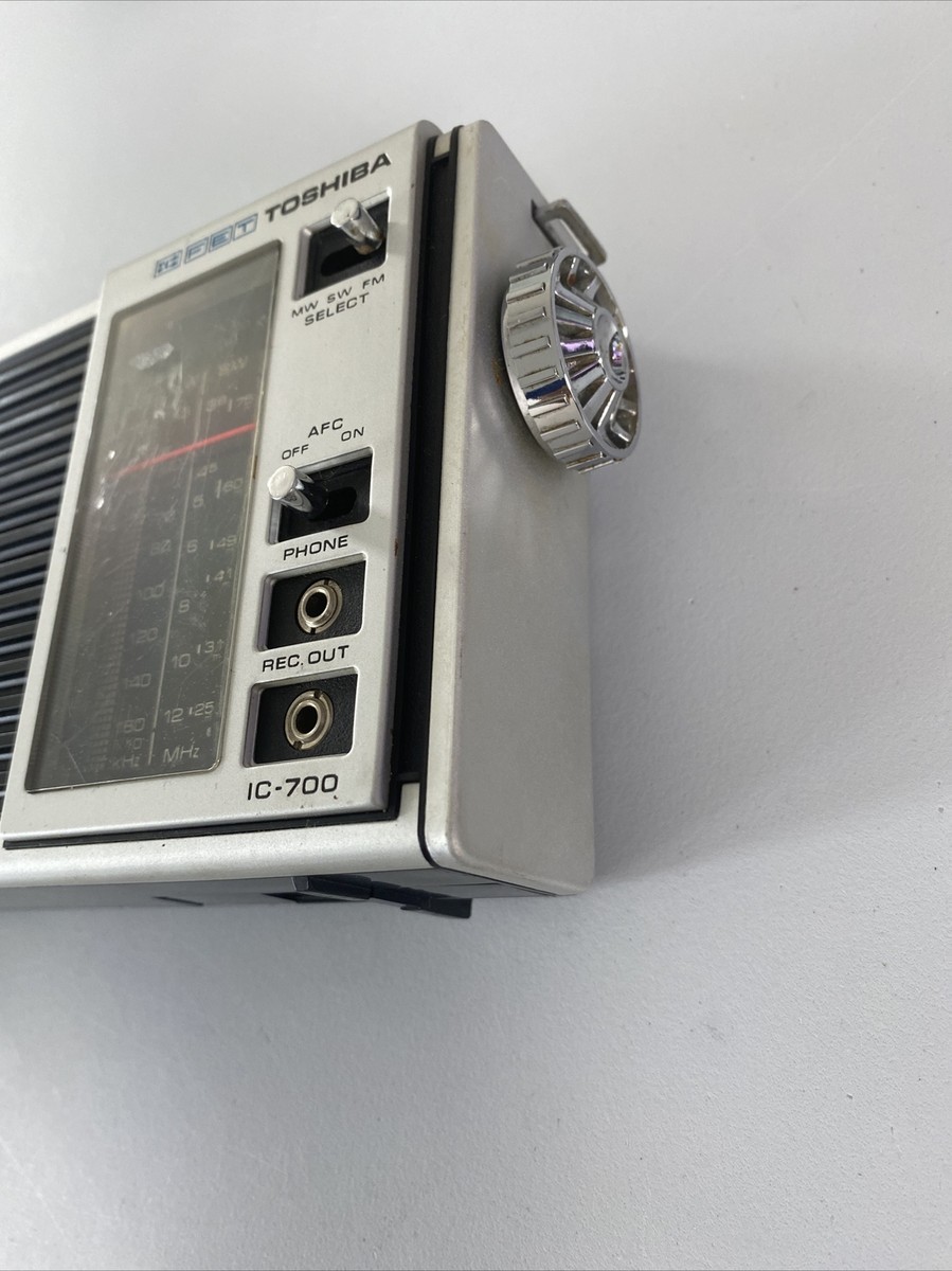 Vintage Toshiba Solid State Radio FM/SW/MW 3 Band IC-700 ICFET