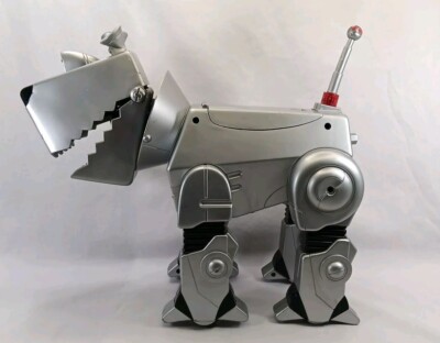 Radio Shack MEGA-BYTE The Hound Droid Robot Dog with Remote Wow