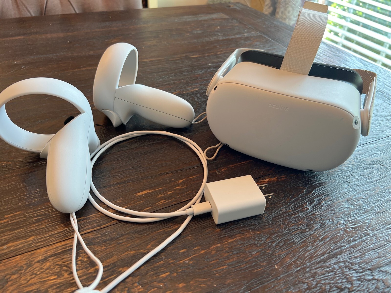 oculus quest 64GB オキュラスクエスト 便利な収納ケース付 OCULUS オ