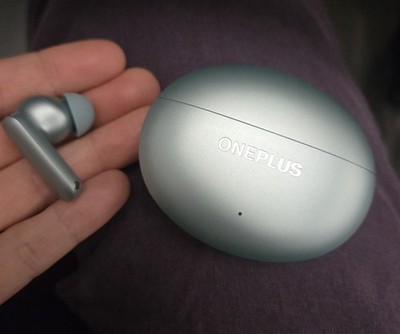 LANCOME UV Expert Youth Shield BB Complete 1 ~ 50ml ~ EXP 05/2027