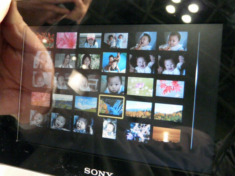ソニーが全力で作り込んだデジタルフォトフレーム「S-Frame（エス
