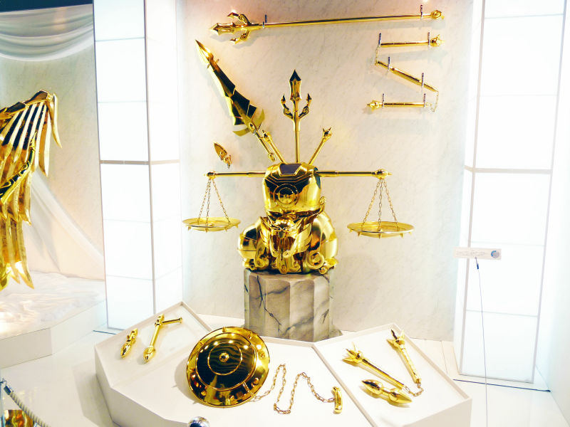 ついに1/1実寸大の「ゴールドクロス」が秋葉原で公開開始、これで本物