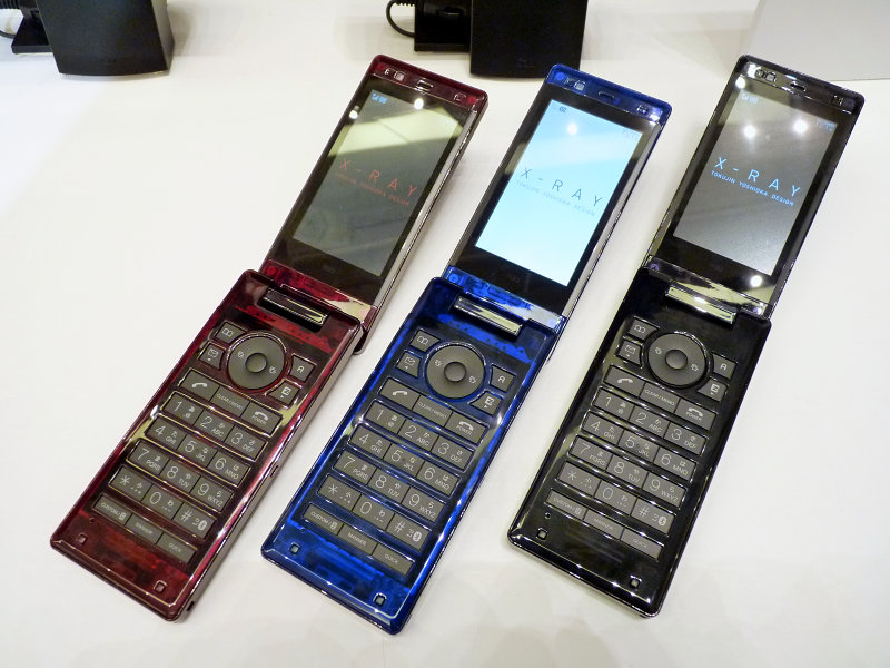 こだわり抜いたiida最新モデル、半透明ケータイ「X-RAY」と「G9」の
