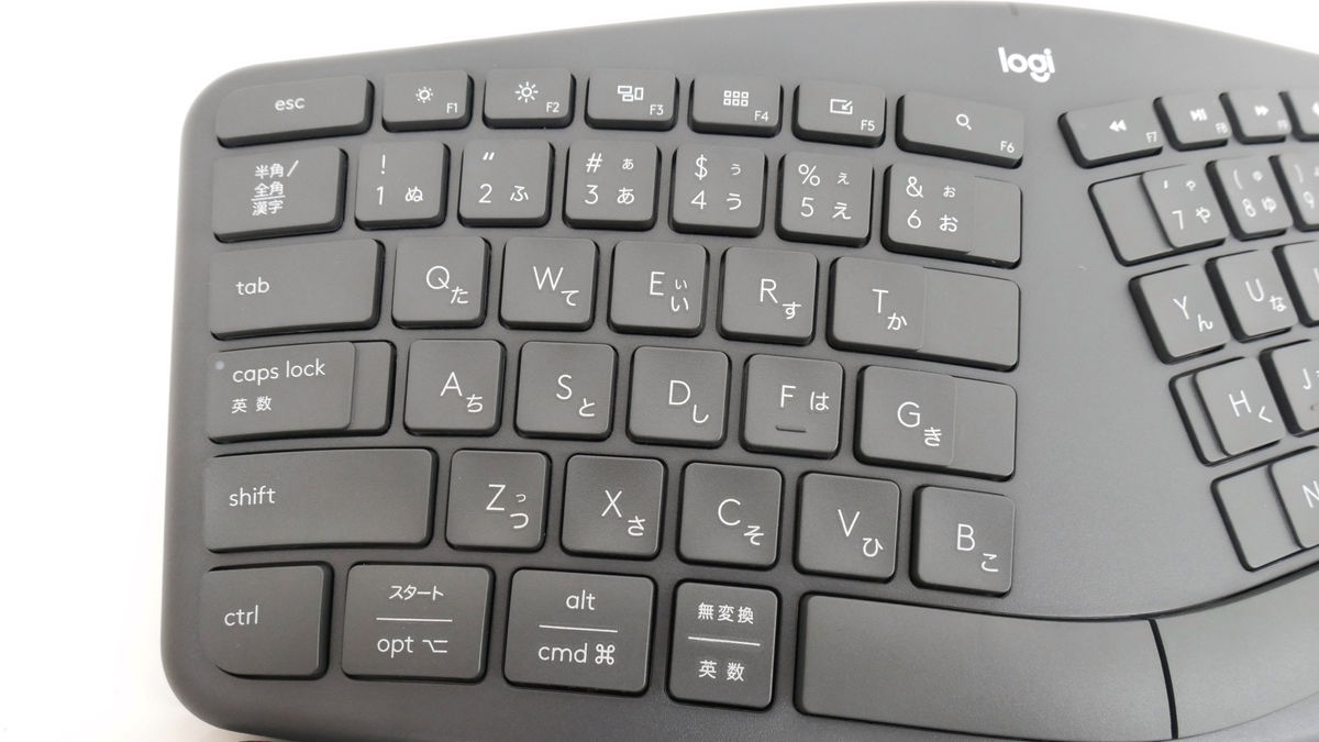 本体湾曲・ハの字型キー配置という超独特形状なロジクール製