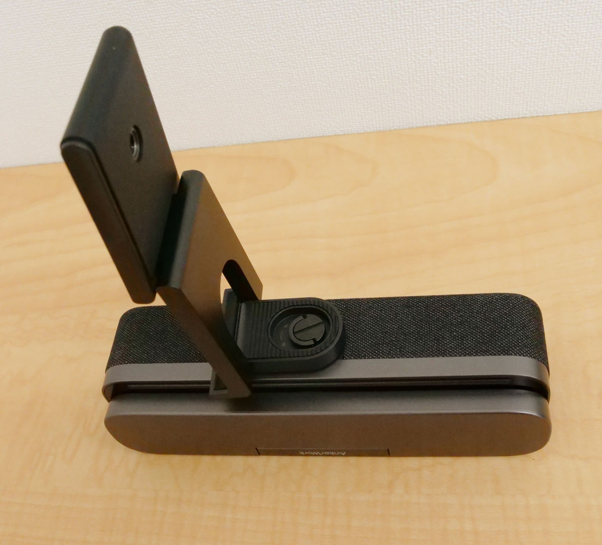 カメラ＆マイク＆スピーカー＆ライトとオンライン通話に必要な機能を