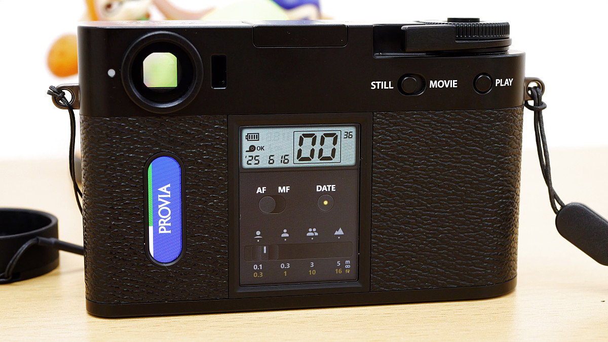 小型デジカメ「X half」は「プレビューを確認せずにフィルムが切れる