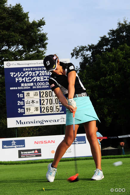 ぶっ飛ばし280yd！渡邉彩香がドラコンV2 予選落ちの鬱憤晴らす 【国内