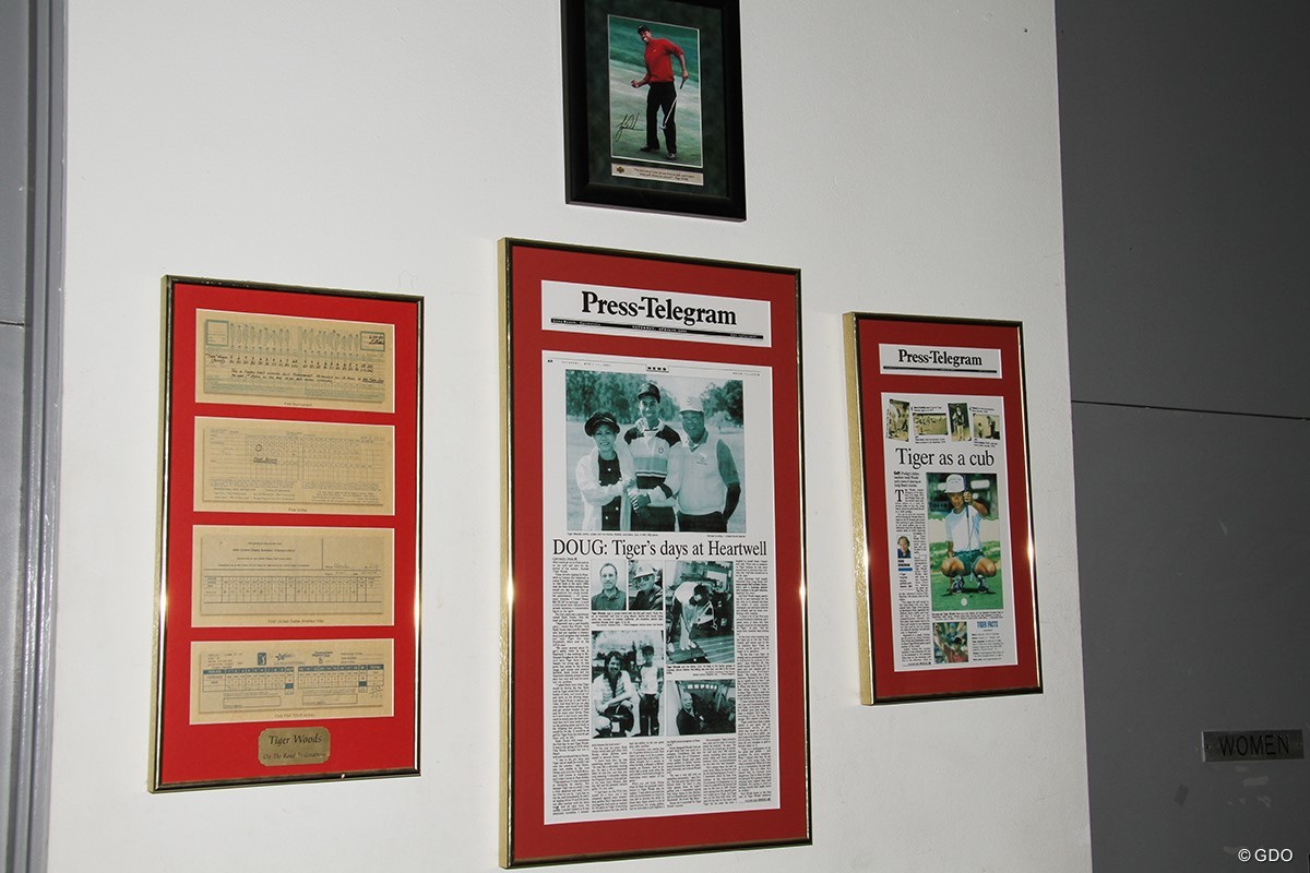 タイガーウッズのスコアカードと写真の額 タイガーウッズのスコア