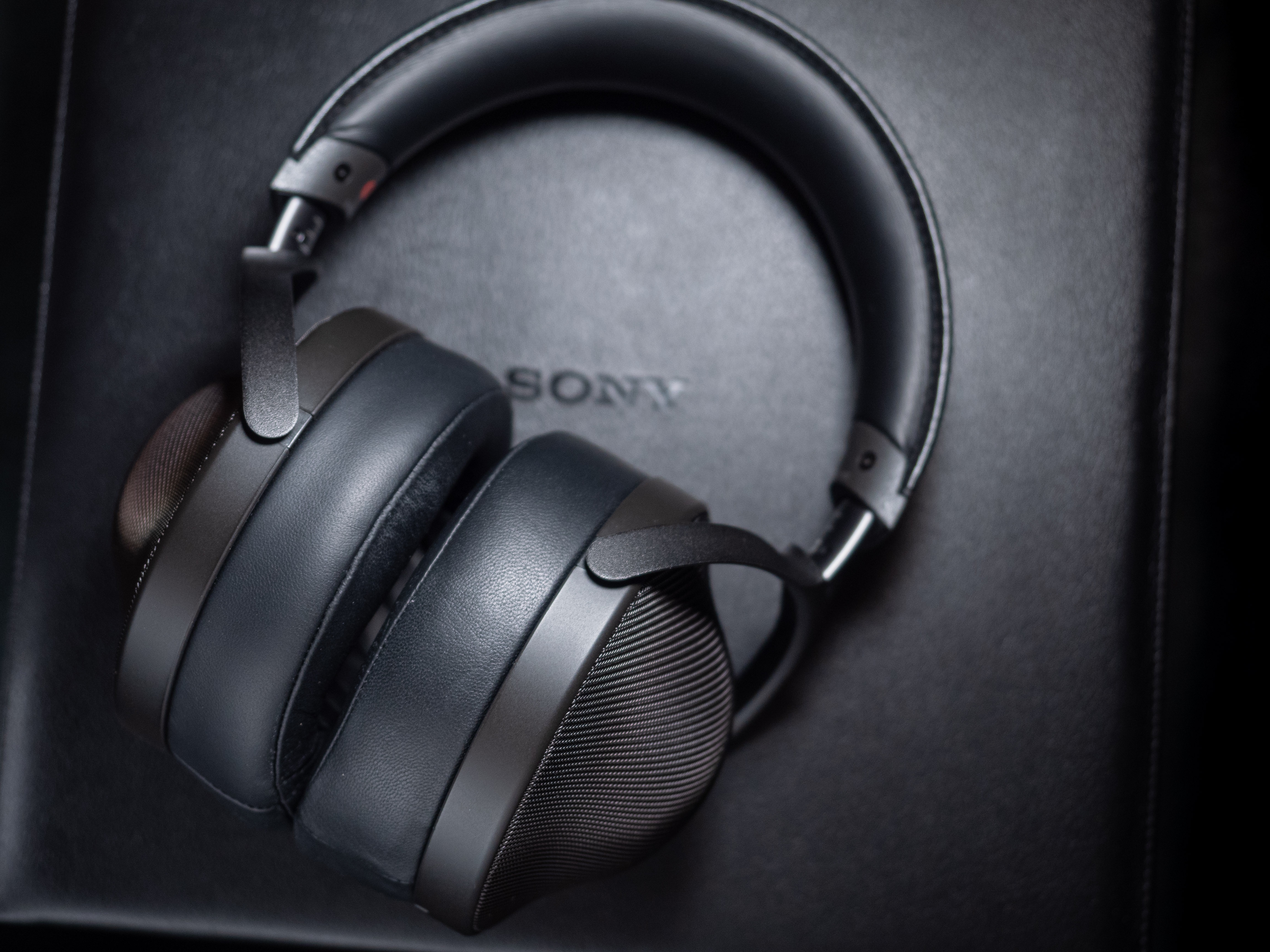 心得] SONY MDR-Z1R+原廠4.4升級線MUC-B20SB2 - 看板Headphone - PTT網頁版