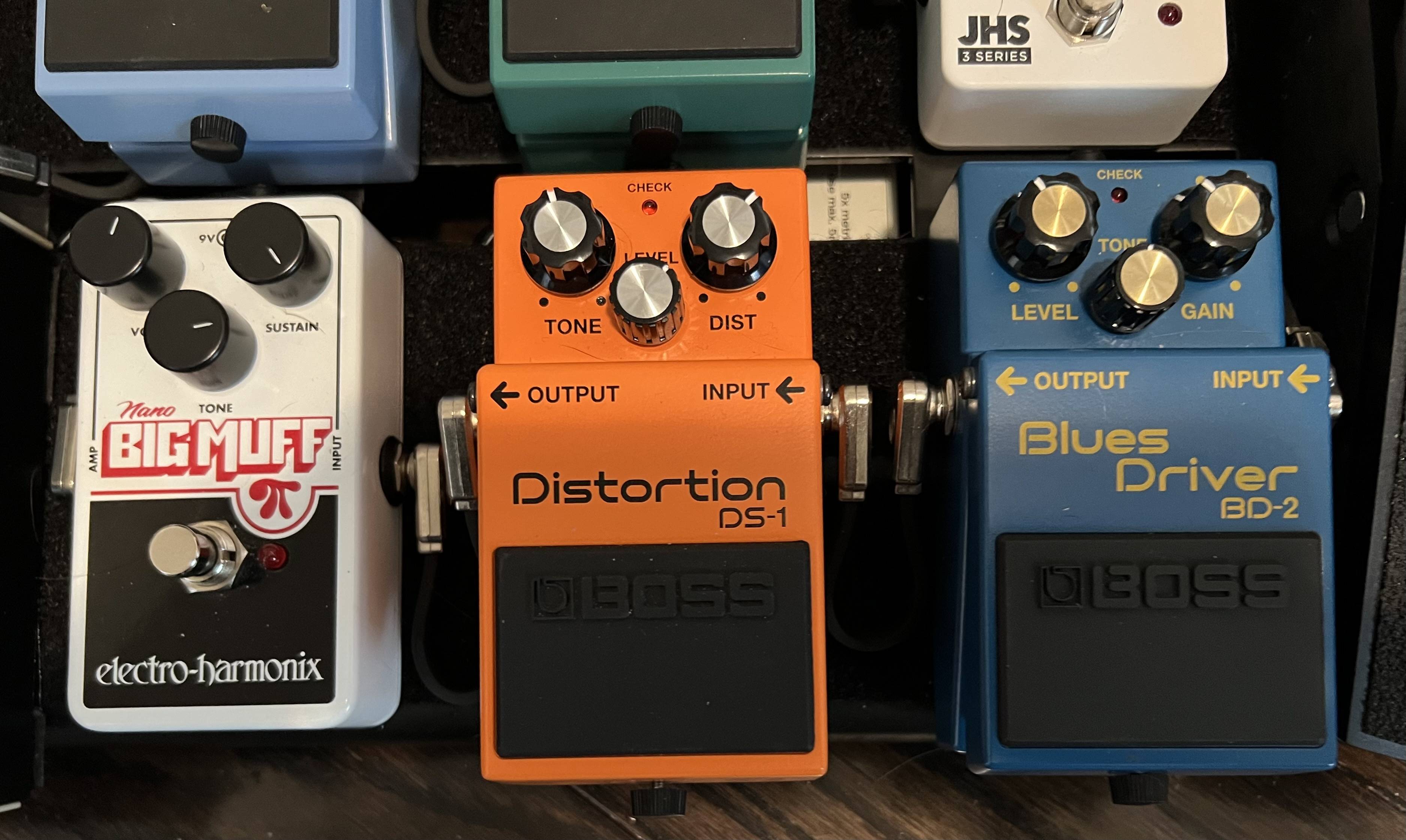 BD-2持ってる人たちー、何と組み合わせて使ってる？ : r/guitarpedals