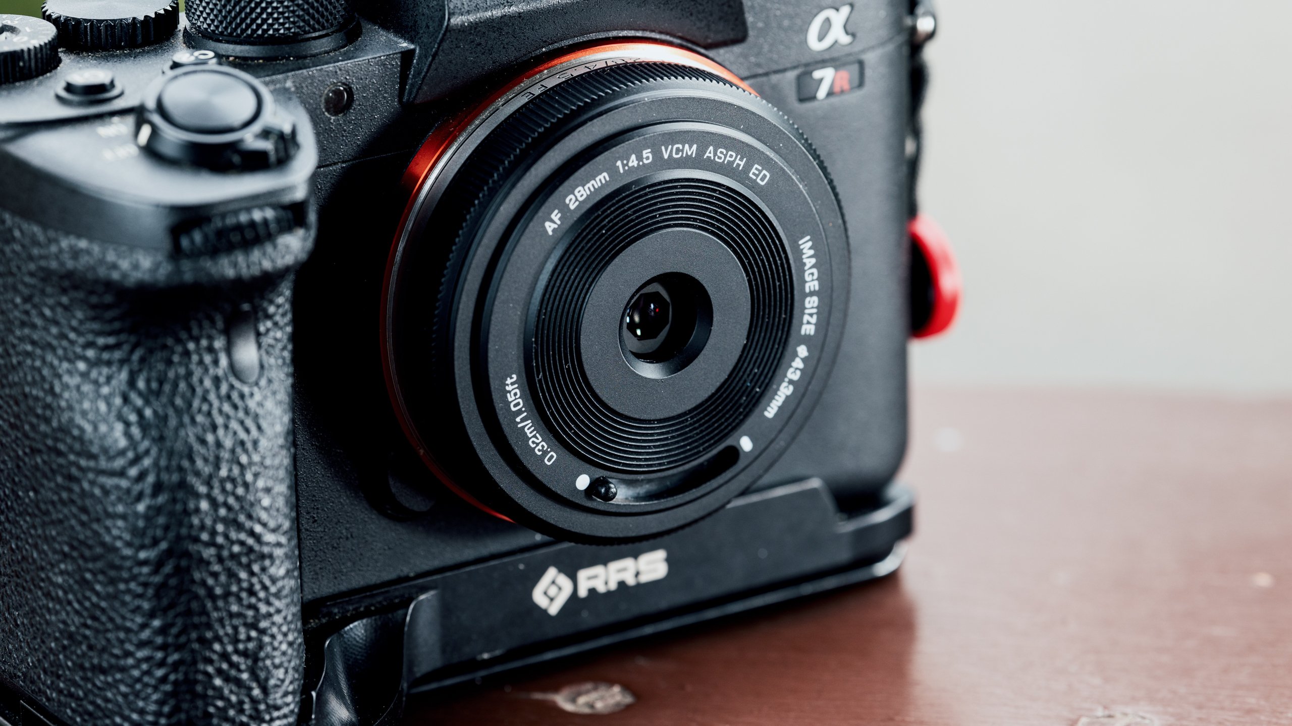 Viltrox AF 28mm F4.5 FE Review | PCMag
