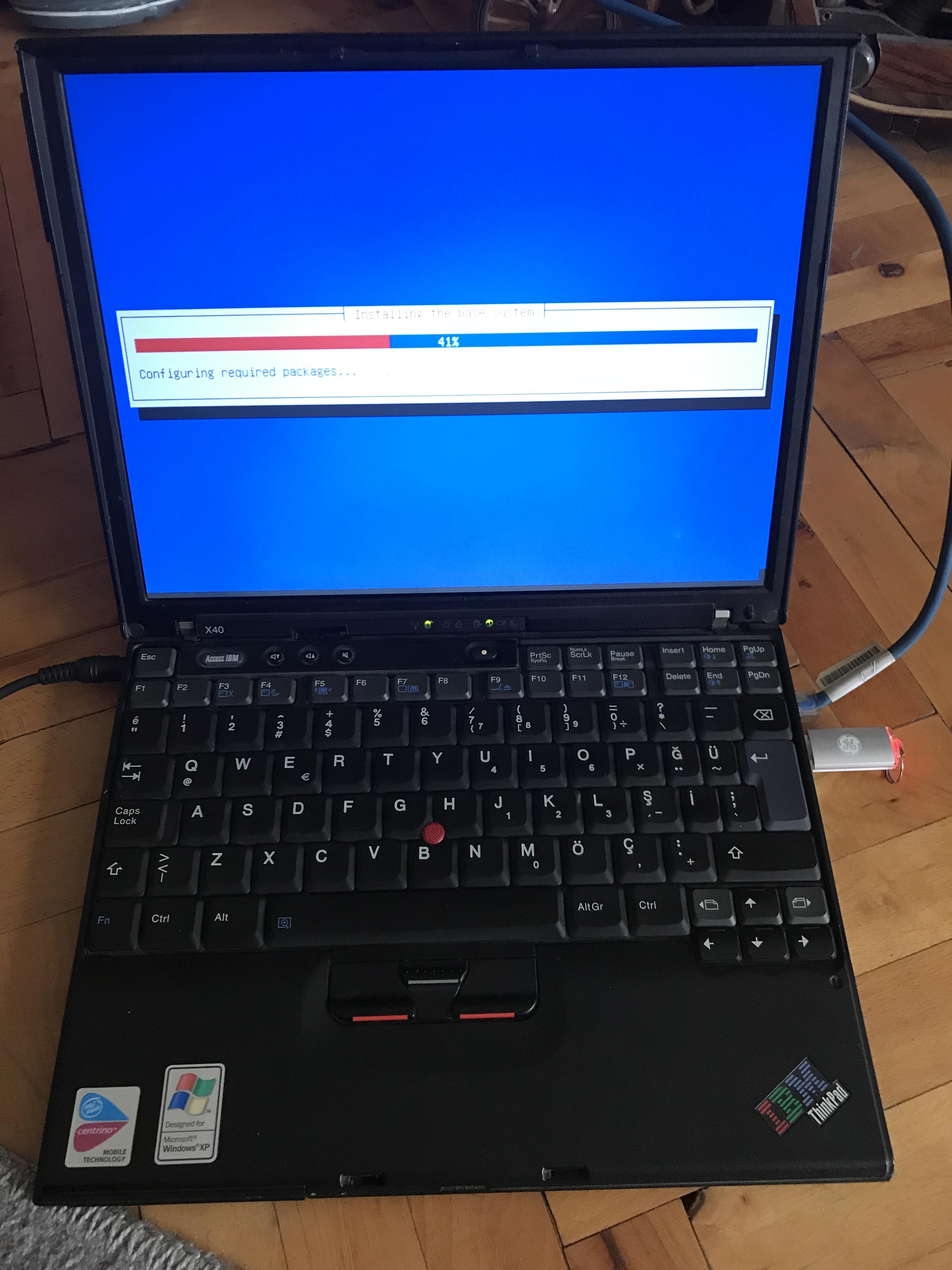 Thinkpad X40 CFでSSD化 debianインストール Installing Debian on X40